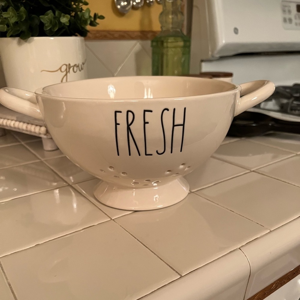 Rae Dunn colander